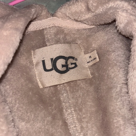 UGG Plush Tan Fleece Wrap size m - Picture 3 of 4